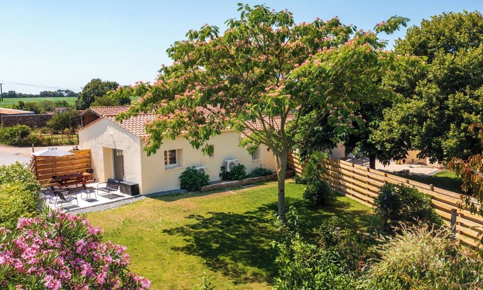 Sainte-Foy House | Holiday Home 'Maison Proche Vendée Globe 6p' with Private Terrace and Air Conditioning