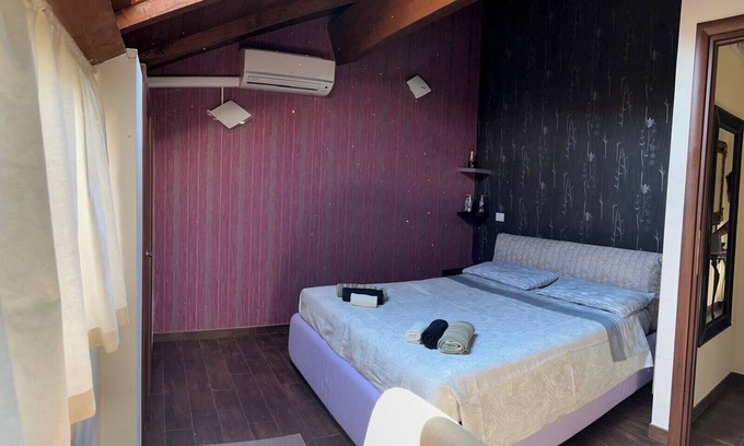 Velletri House | Holiday Home 'Maison Gaia' with Balcony, Wi-Fi and Air Conditioning