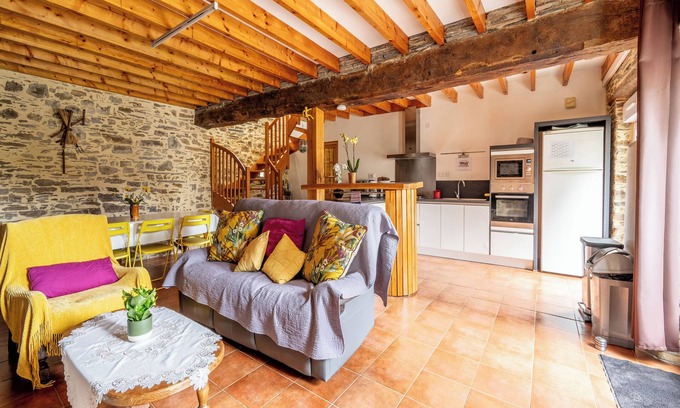 Renac House | Holiday Home 'Maison Proche La Gacilly' with Private Garden and Wi-Fi