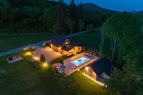 Gospic Ski Chalet | Holiday Home Mali Medo