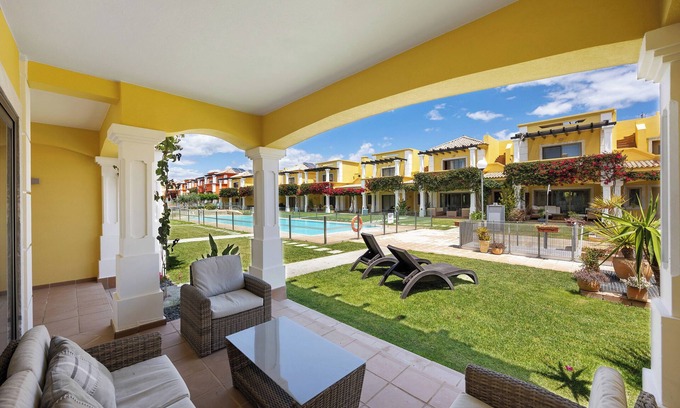 Luz de Tavira House | Holiday Home 'Mar Azul - Lux Tavira' with Shared Pool, Wi-Fi and Air Conditioning