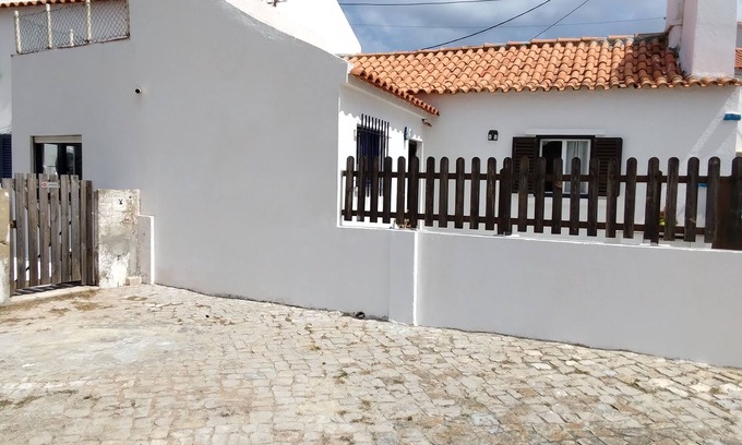 Azenhas do Mar House | Holiday Home 'Mar E Sol' with Sea View, Private Terrace and Wi-Fi