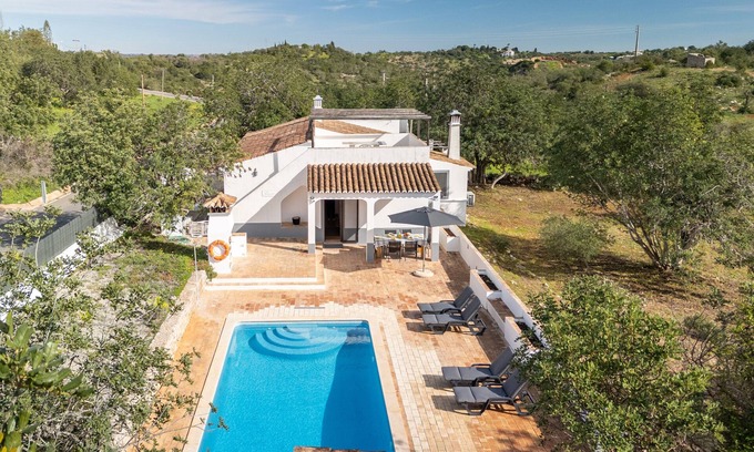 Malhao House | Holiday Home 'Margarida' with Private Pool, Wi-Fi and Air Conditioning
