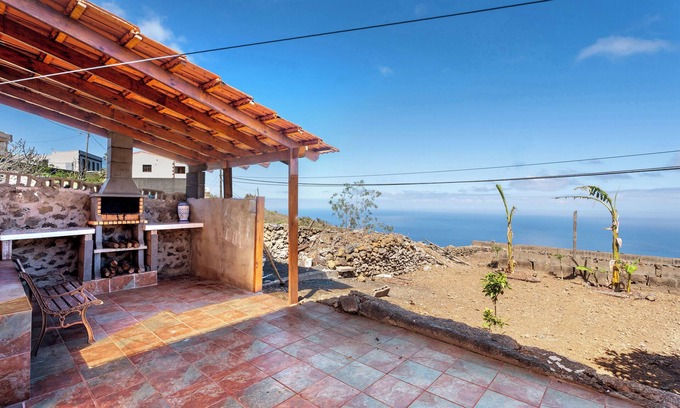 Tesbabo House | Holiday Home 'Maruca 1' with Sea View, Private Terrace and Wi-Fi