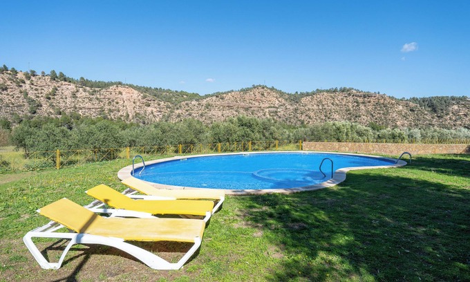 Flix House | Holiday Home 'Mas De Sisco' with Mountain View, Wi-Fi and Air Conditioning
