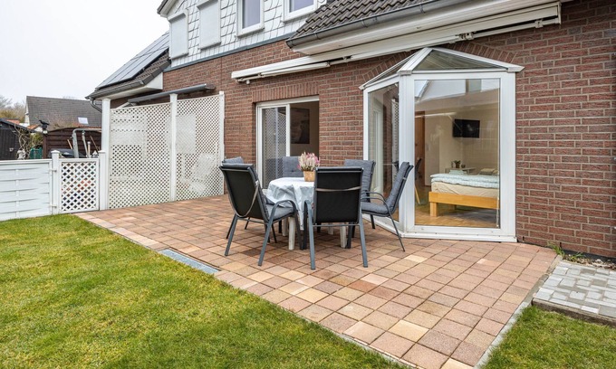 Mittelfeld House | Holiday Home 'Messenahes Ferienhaus Hannover' with Private Terrace and Wi-Fi