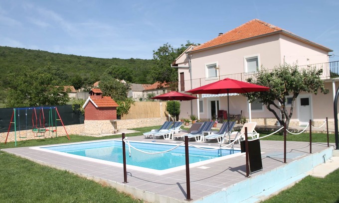 Dicmo House | Holiday home Miramary with private pool, bbq, nature near Split