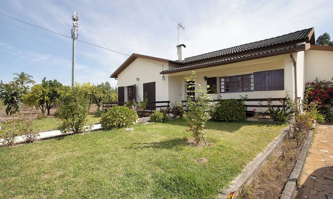 Pombal House | Holiday Home 'Mita's Country House' with Private Terrace, Balcony and Wi-Fi