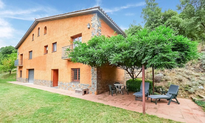 Montseny House | Holiday Home Montseny with Pool