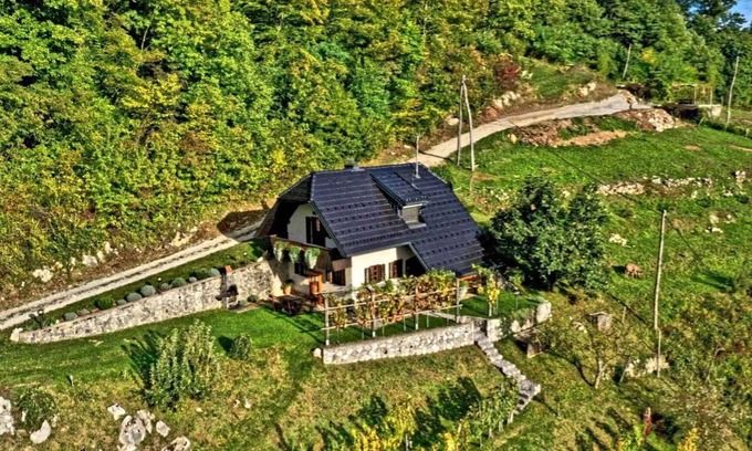 Srednje Grcevje House | Holiday home mountain views