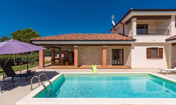 Muline House | Holiday Home Muline - four bedroom house with a swimming pool