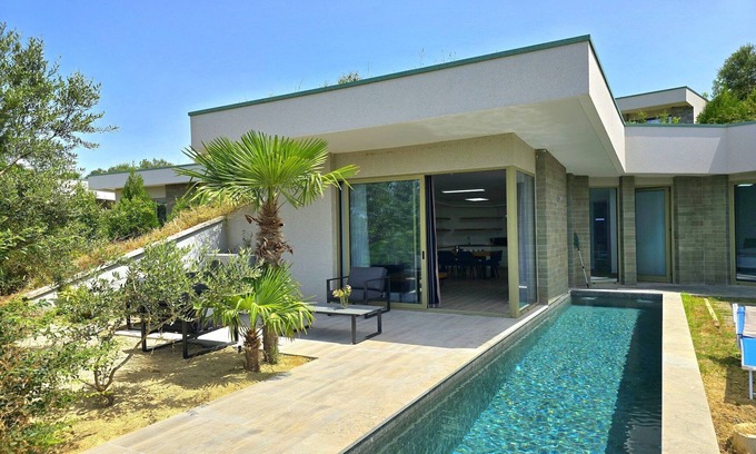 Ishem House | Holiday Home near Rodonit Beach with Garden