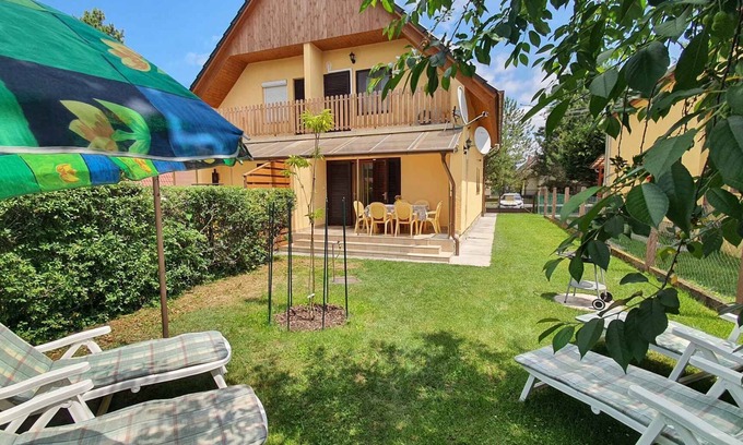 Balatonfenyves House | Holiday home near the beach