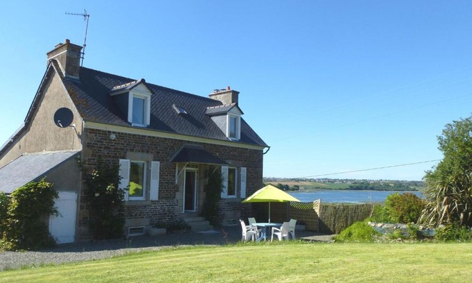 Le Ru House | Holiday Home near Goëlo Coast & Beaches