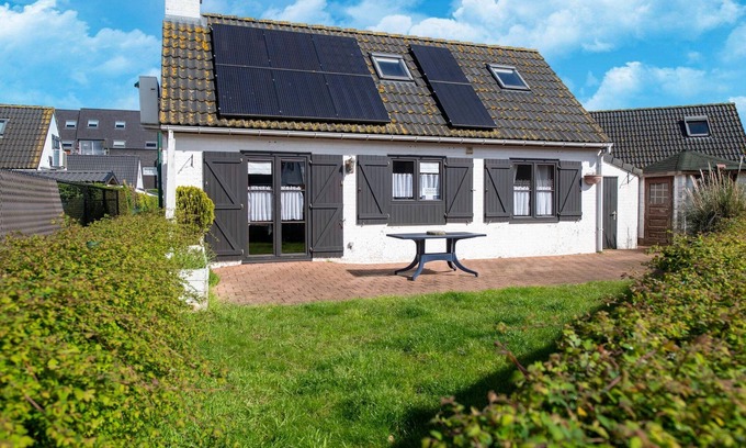 Lombardsijde House | Holiday Home near Marina with Pool