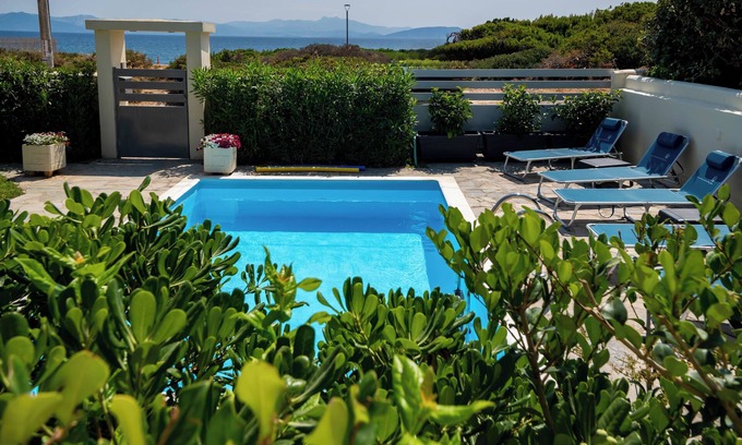 Spata-Artemida House | Holiday Home near the airport and port