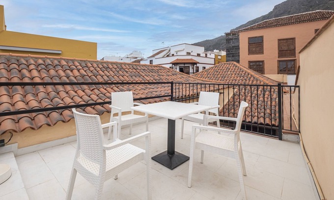 Garachico House | Holiday Home near the beach "Casa Tradicional D" with Roof Terrace