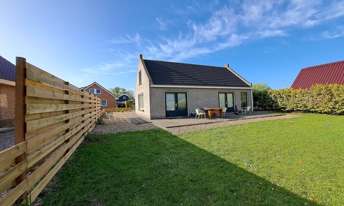 Tzummarum House | Holiday Home near Wadden Sea Elfsteden Route