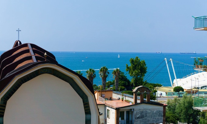 Salerno Apartment | Holiday Home Neverending Sea: apartment with sea view in the center of Salerno