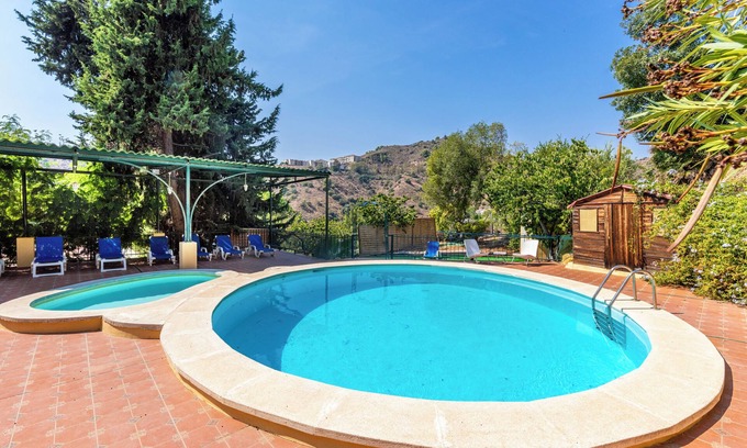 Malaga-Este House | Holiday Home 'New House In Malaga Nature' with Mountain Views, Wi-Fi and Air Conditioning