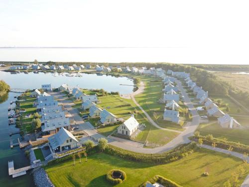 Tholen House | Holiday Home Oesterdam Resort-1 by Interhome