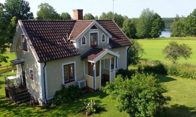 Osterbymo House | Holiday home on Lake Östra Lägern with private rowing boat