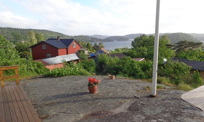Sundsandvik House | Holiday home on the west coast not far from the beach