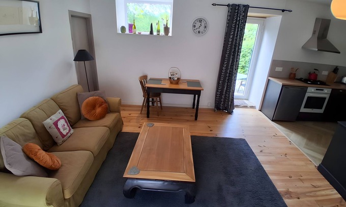 Langoelan House | Holiday Home 'Orchid' with Private Terrace, Private Garden and Wi-Fi