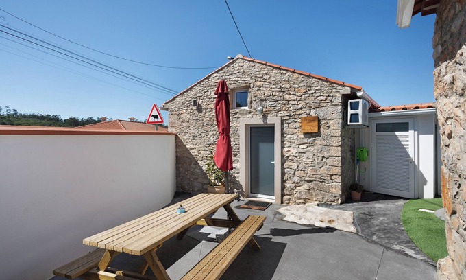 Fatima House | Holiday Home 'Palheiro Do Rei' with Shared Terrace, Wi-Fi and Air Conditioning