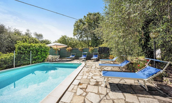 Bellissimi House | Holiday Home 'Paola E Del Poeta' with Shared Pool, Private Garden and Wi-Fi