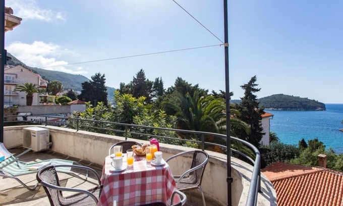 Ploce House | Holiday Home Patricija-Duplex Three Bedroom Apartment with Balcony and Sea View (A6+1)