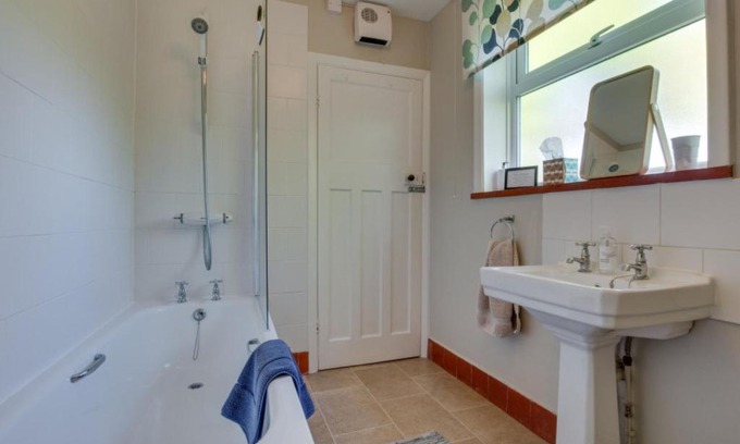 Abbess Roding House | Holiday Home Penhill by Interhome