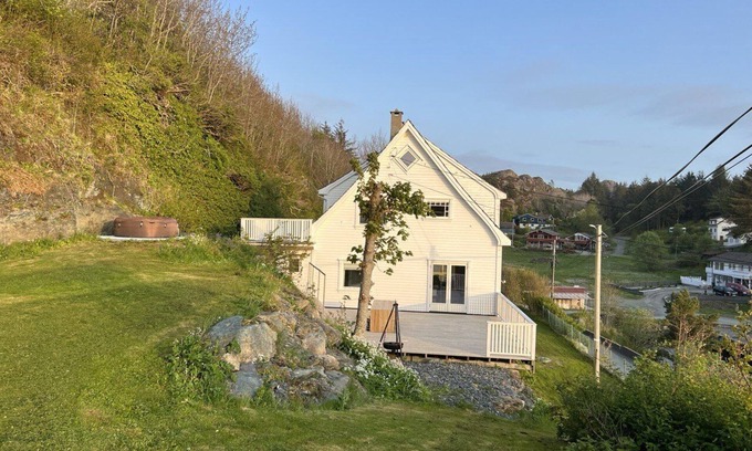 Bomlo House | Holiday home perfect for fishing with friends and family GO.FISH member