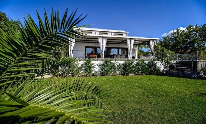 Sveti Vid-Miholjice House | Holiday home pet friendly