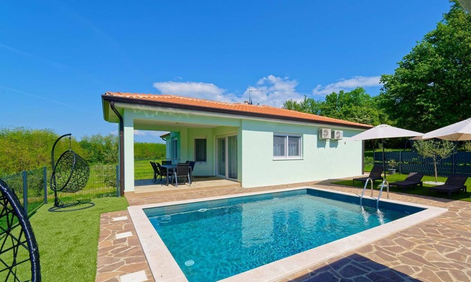 Radini House | Holiday Home Petar - Three Bedroom House with Pool