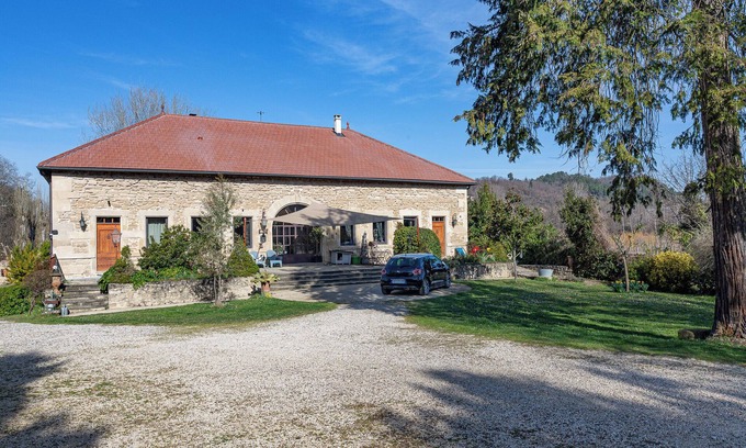 Peyrins House | Holiday Home 'Petit Gte De La Renaissante' with Private Terrace, Wi-Fi and Air Conditioning