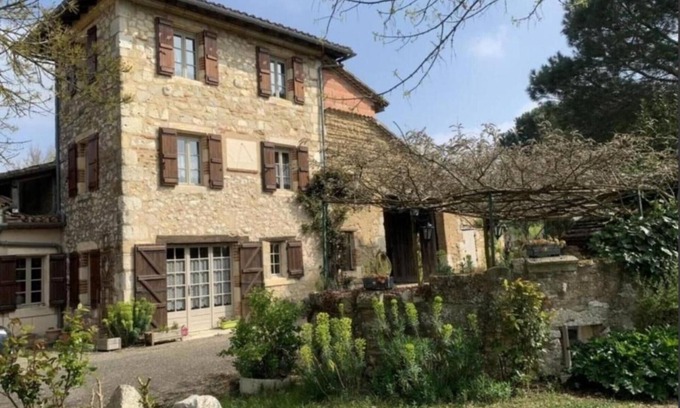 Sistels House | Holiday Home 'Pey Sud' with Mountain View, Private Terrace and Wi-Fi