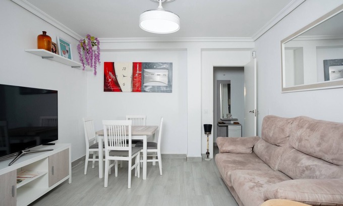 Distrito Sur Apartment | Holiday Home 'Piso En La Oliva Bien Comunicado' with Balcony, Wi-Fi and Air Conditioning