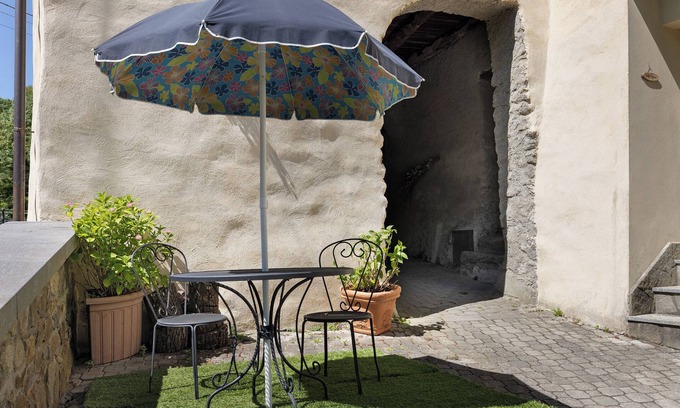 Osiglia House | Holiday Home "Pocket House" with Mountain View, Private Balcony and Wi-Fi