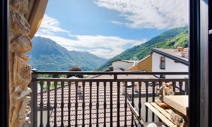 Margno House | Holiday Home 'Pollicina' with Mountain View and Balcony