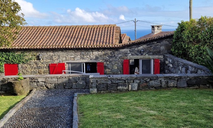 Vila Franca do Campo House | Holiday Home 'Ponta Da Amora' with Sea View, Wi-Fi and Air Conditioning