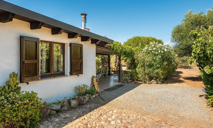 Villamassargia House | Holiday Home 'Pretty House' with Private Terrace, Wi-Fi and Air Conditioning