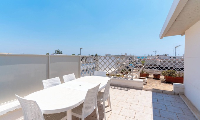 Torre Mozza House | Holiday Home 'Primo Piano Vista Mare' with Private Terrace and Air Conditioning
