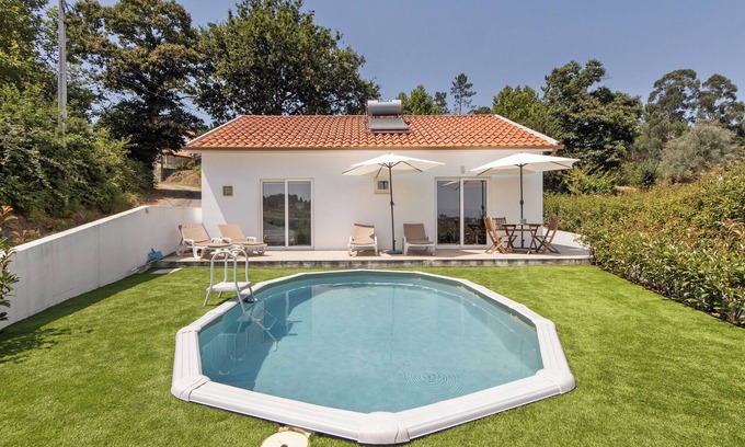 Gagos House | Holiday Home 'Refugio Das Vinhas' with Mountain View, Wi-Fi and Air Conditioning