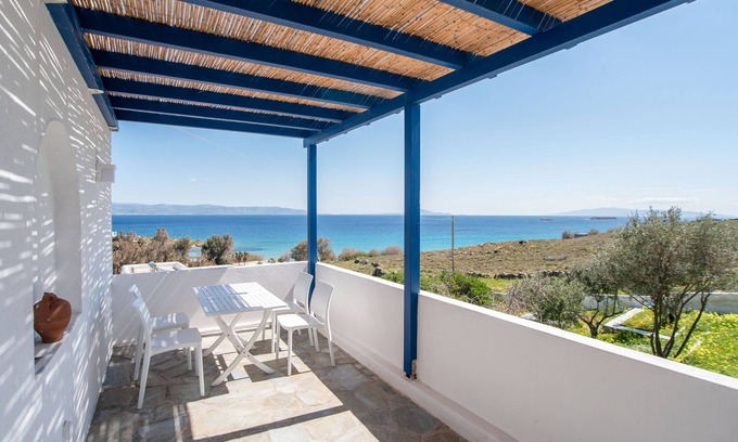 Logaras House | Holiday Home 'Punda Beach Seaside Retreat' with Sea View, Wi-Fi and Air Conditioning