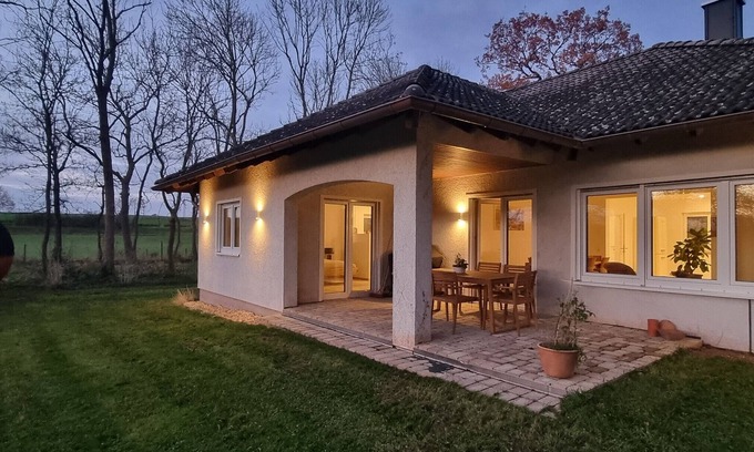 Zulpich House | Holiday Home 'Q1' with Private Terrace, Private Garden and Wi-Fi