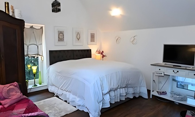 Finsterwalde House | Holiday Home 'Quartier Sängerstadt' with Shared Garden and Wi-Fi