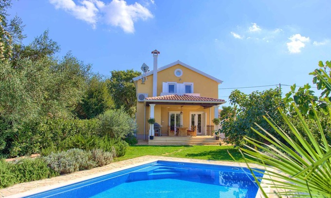 Milovcici House | Holiday home quiet place with pool