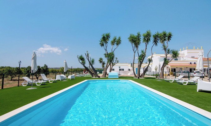 Luz de Tavira House | Holiday Home 'Quinta Alegre Tavira T1' with Shared Pool, Wi-Fi and Air Conditioning
