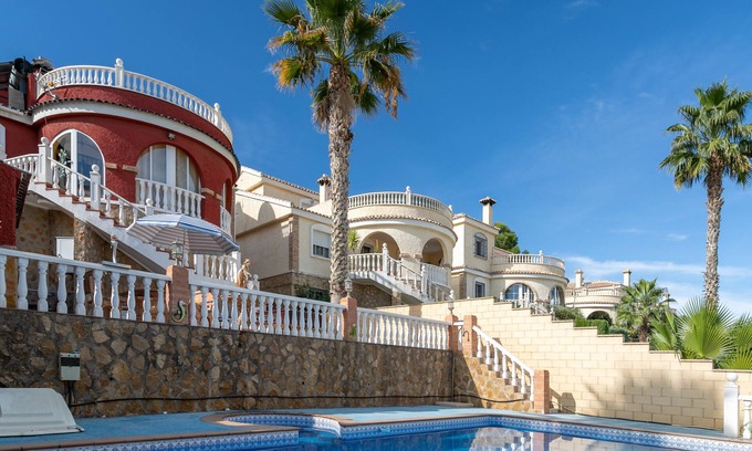 Monforte del Cid House | Holiday Home "RR Villa" with Pool, Terrace & Wi-Fi